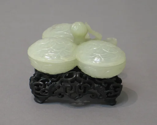 莫臥兒王朝或清中期 痕都斯坦式花草三聯玉盒|Box with cover