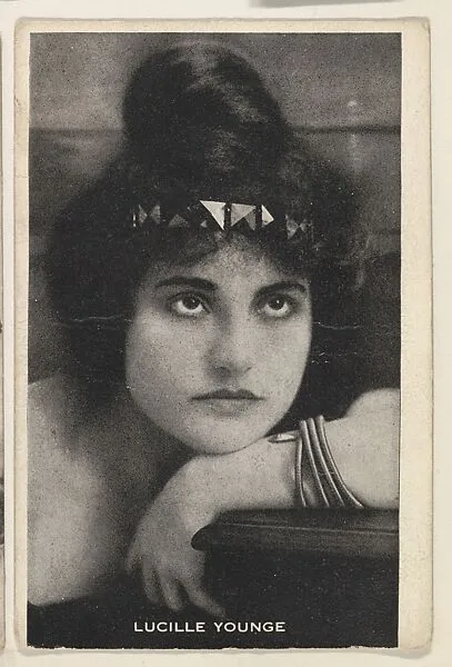 Lucille Younge, from the Black and White Movie Stars series (D1), issued by the E. H. Koester Baking Company — E. H. Koester Baking Company, Baltimore