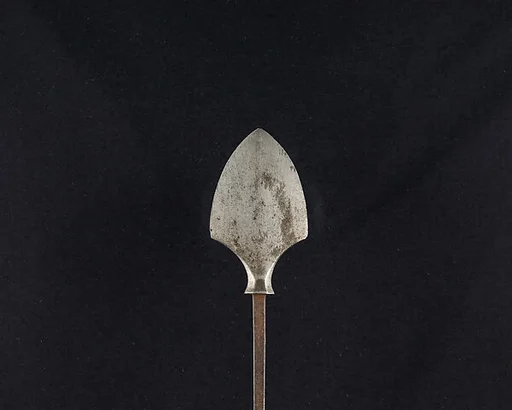 Arrowhead (<i>Yanone</i>)