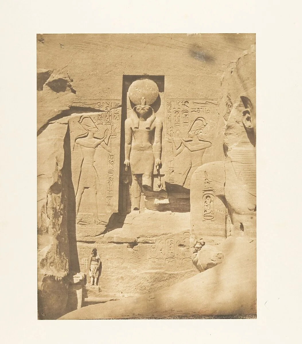 Décoration de l'entrée du grand Spéos d'Abousembil (Le Dieu Phré recevant les offrandes de Rhamsès-le-grand) — Maxime Du Camp