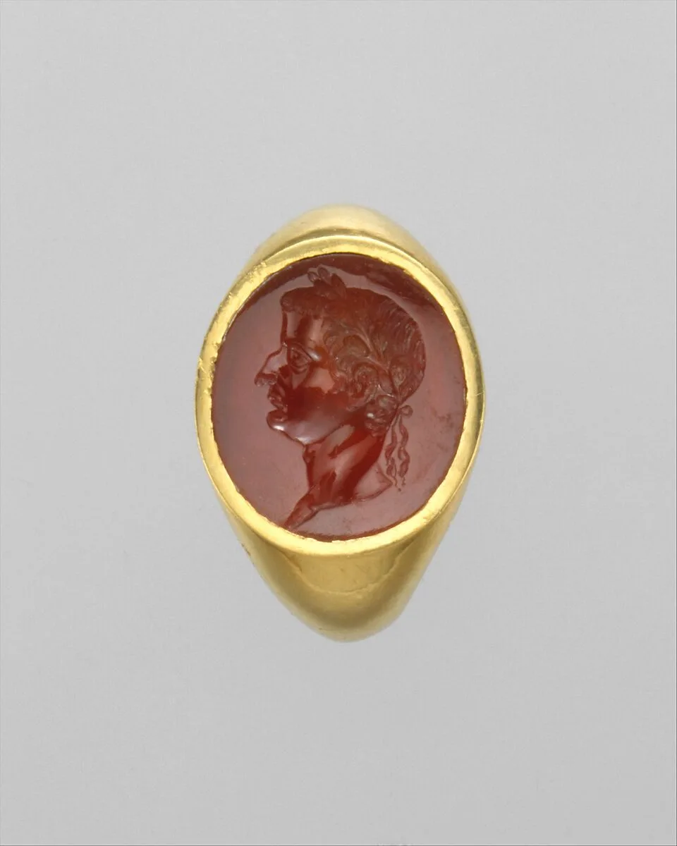 Gold ring with carnelian intaglio portrait of Tiberius — Unknown