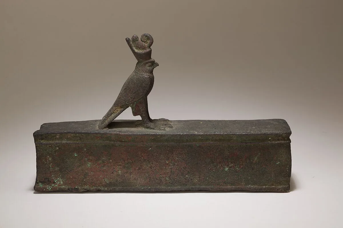 Case for an animal mummy topped by a falcon — Unknown