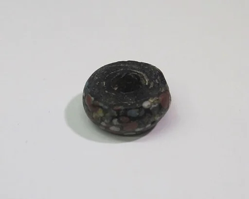 Splash-decorated bead