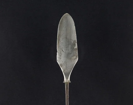 Arrowhead (<i>Yanone</i>)