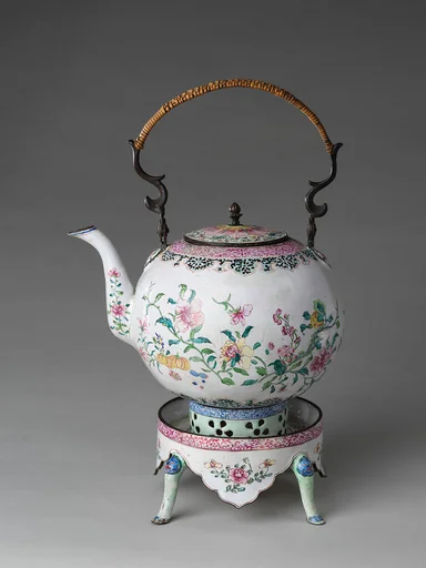 清乾隆  銅胎畫琺瑯燒壺|Kettle and stand