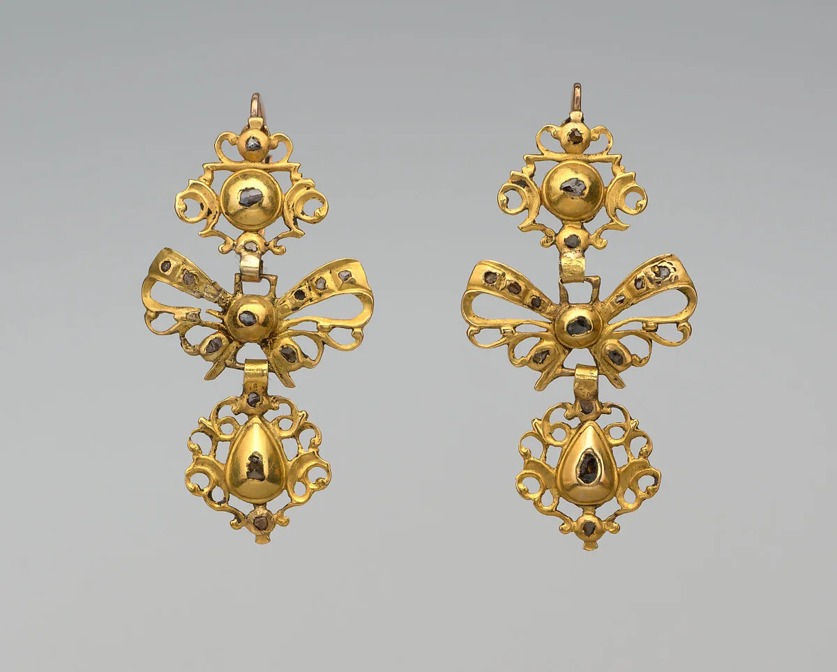 Pair of earrings — Unknown
