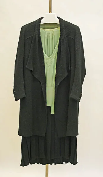 Ensemble — Edward Molyneux