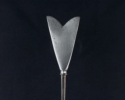 Arrowhead (<i>Yanone</i>)