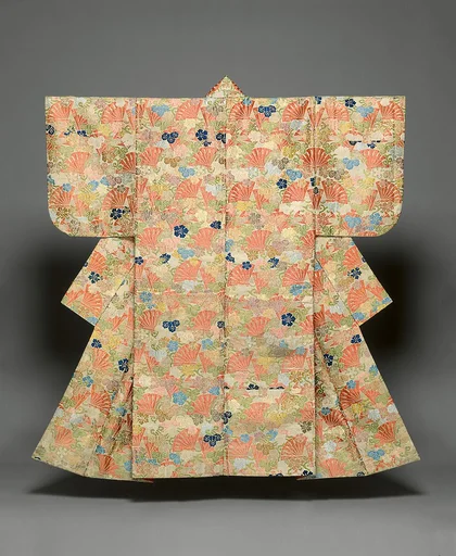 白地檜扇夕顔模様唐織|Noh Costume (Karaori) with Cypress Fans and Moonflower (Yūgao) Blossoms