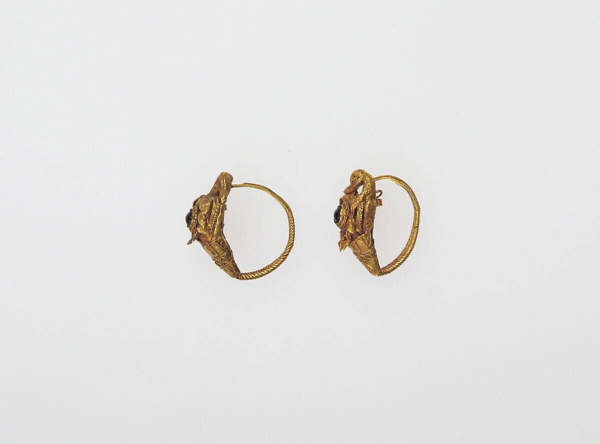 Earring with swans or geese — Unknown