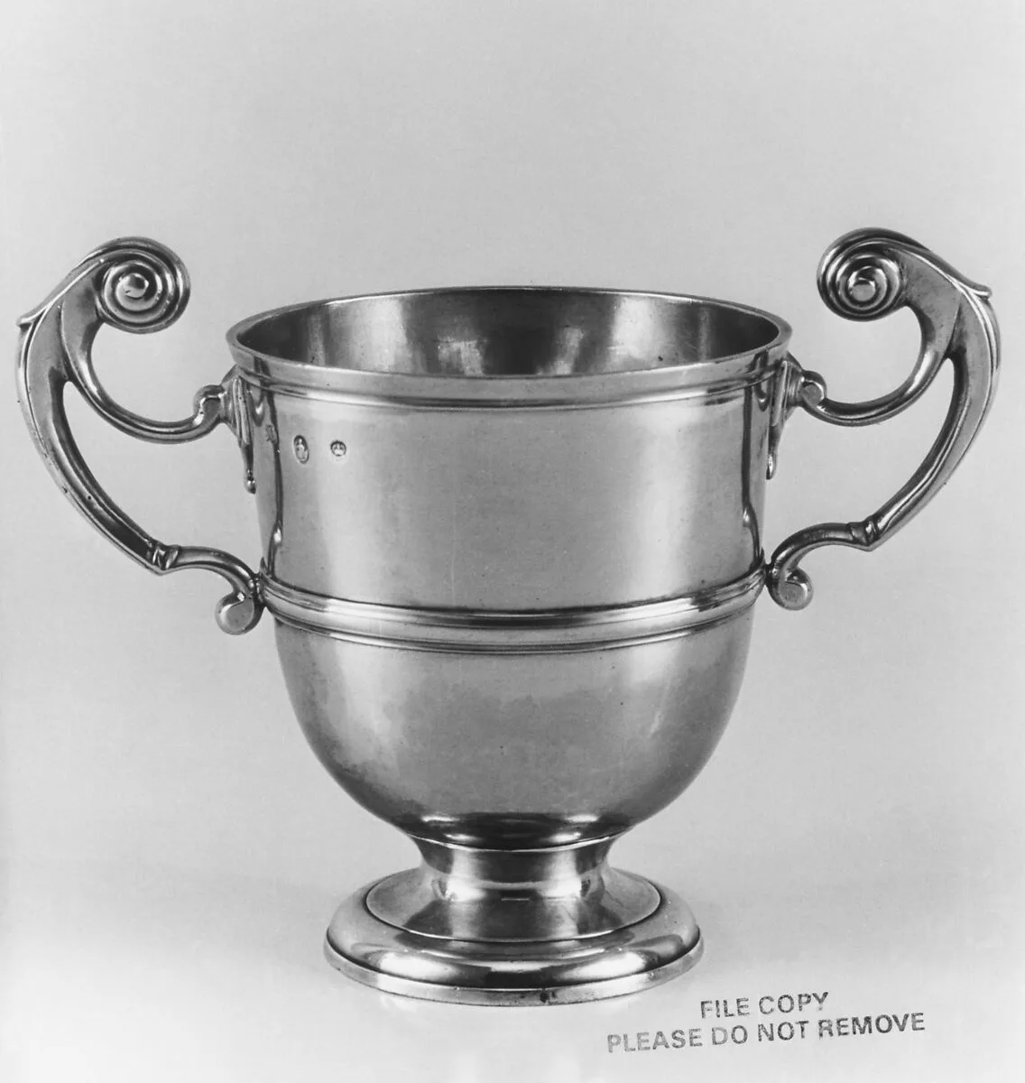 Standing cup — Thomas Sutton