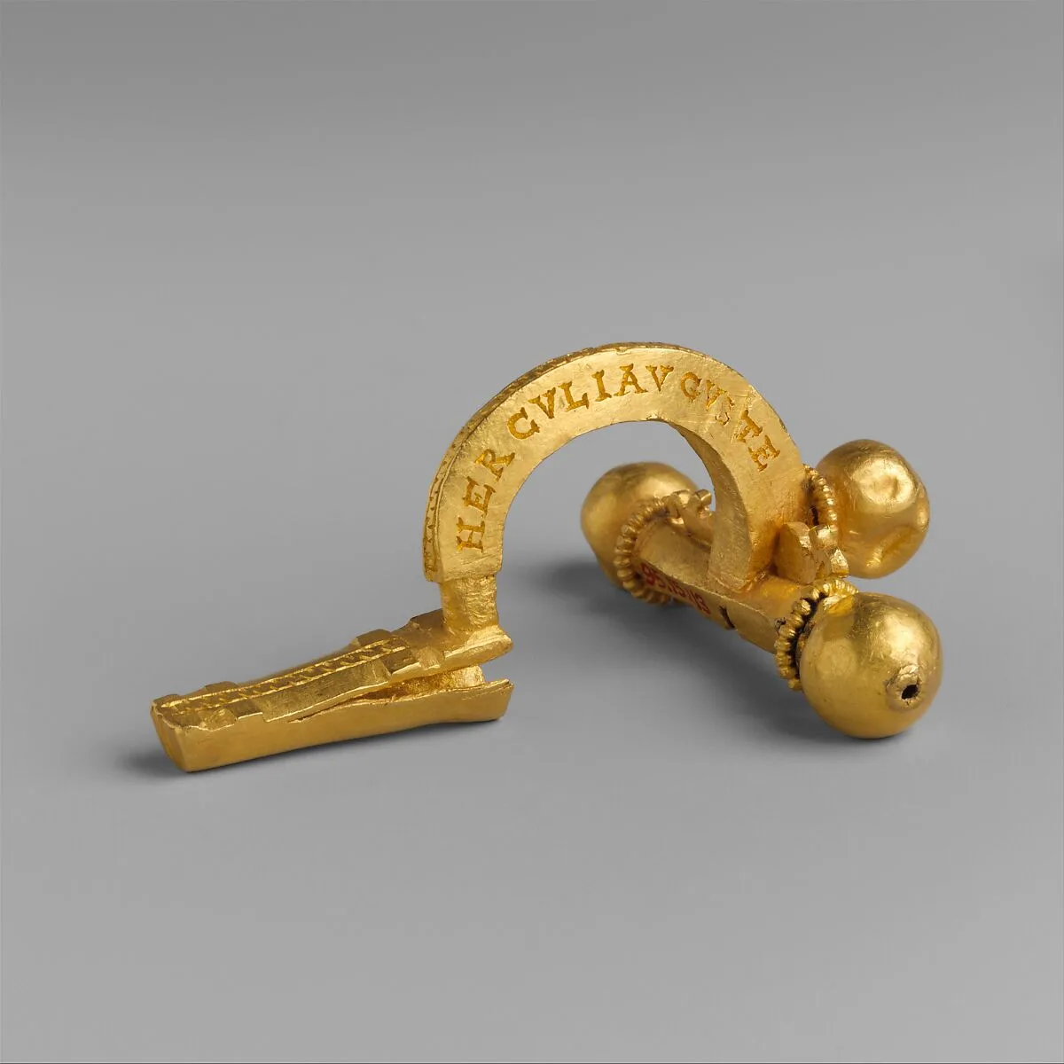 Gold crossbow fibula (brooch) — Unknown