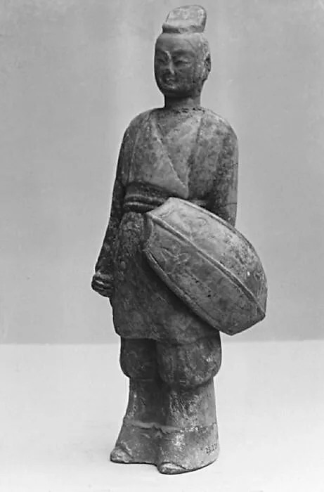 北魏/北齊 彩繪陶持盾武士俑|Warrior with Shield — Unknown