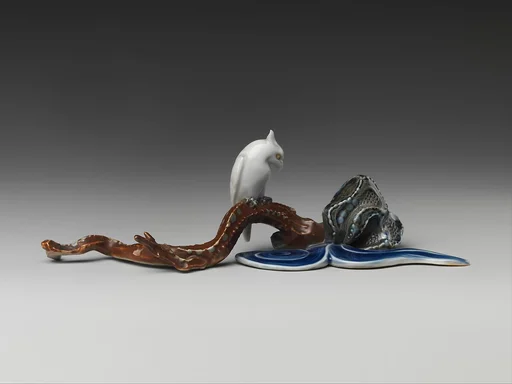 色絵ウオム形筆置|Brush Rest with White Cockatoo