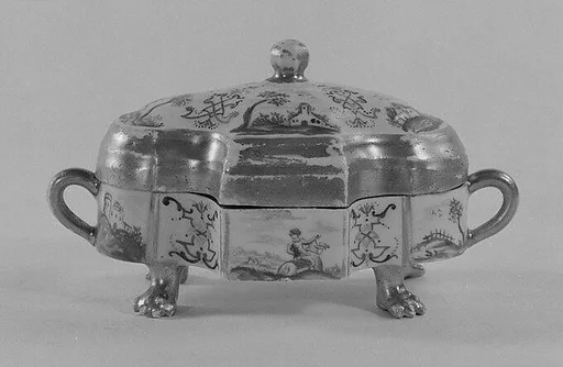 Sugar box with cover
