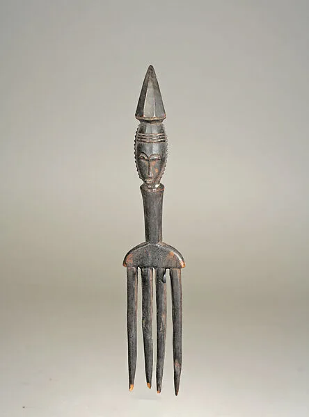 Comb with Figure — Unknown