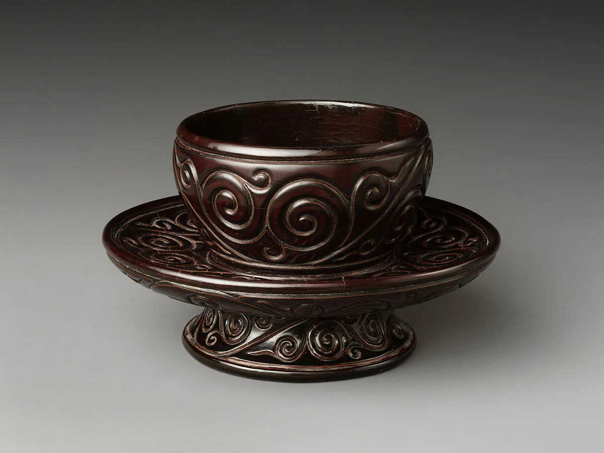 明 雕漆剔犀劍環紋盞托|Tea-bowl stand with pommel scrolls — Unknown