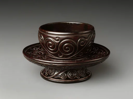 明 雕漆剔犀劍環紋盞托|Tea-bowl stand with pommel scrolls