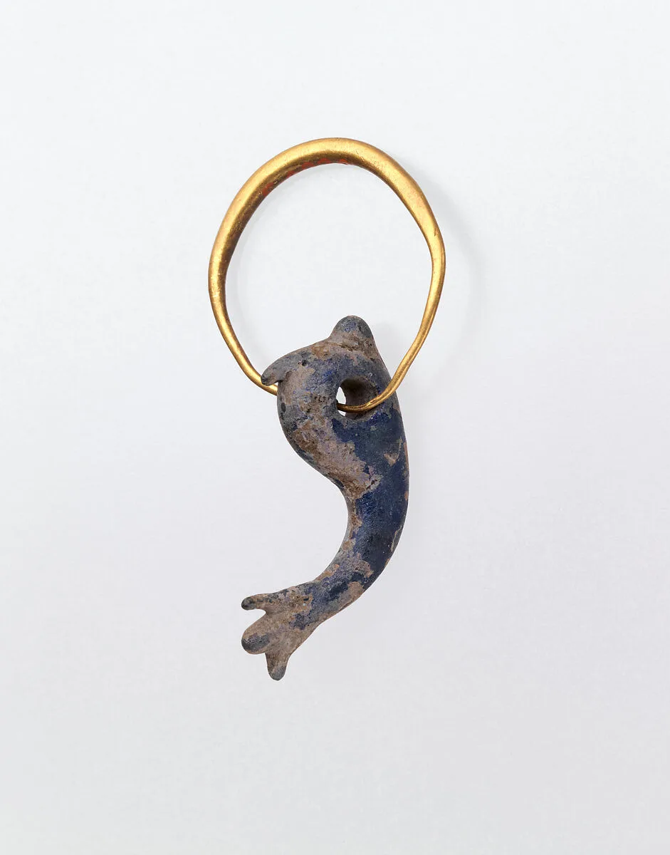 Gold earring with glass pendant in the form of a dolphin — Unknown