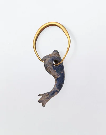 Gold earring with glass pendant in the form of a dolphin