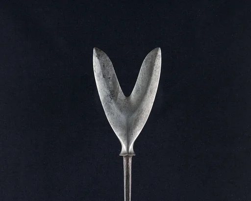 Arrowhead (<i>Yanone</i>)
