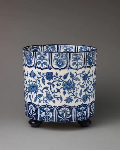 Footed jardinière