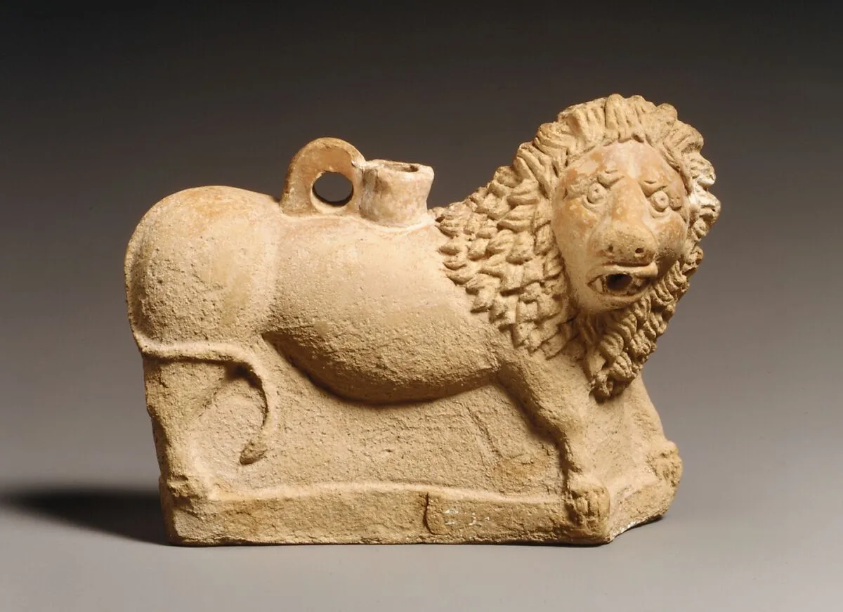Terracotta vase in the form of a lion — Unknown