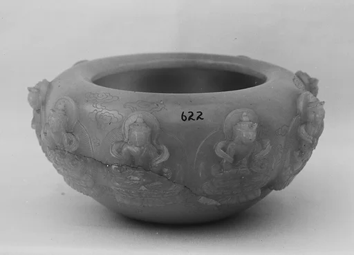 清乾隆 青玉鉢|Alms bowl for a Buddhist monk
