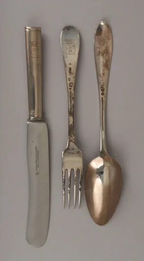 Knife (part of a set)