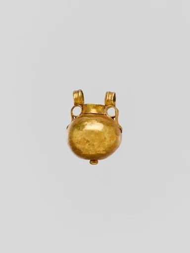 Gold pendant in the shape of a vase