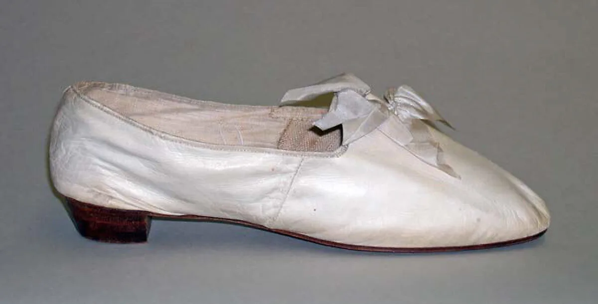 Wedding slippers — Unknown