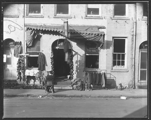 [Shoe and Clothing Storefront Façade, Savannah, Georgia]