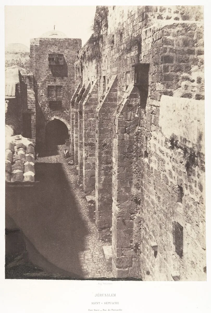 Jérusalem, Saint-Sépulcre, Face Ouest, Rue du Patriarche — Auguste Salzmann|Imprimerie photographique de Blanquart-Évrard, à Lille