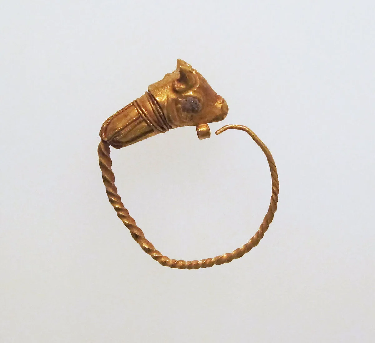 Gold earring with head of a bull — Unknown