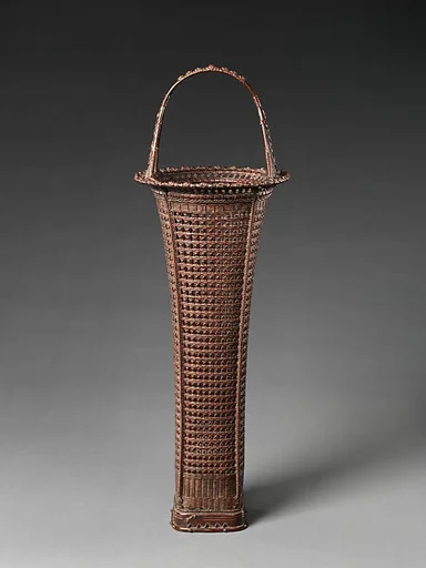 初代田邊竹雲斎造 百合形花籃|Flower Basket in the Shape of a Lily Bud (Yuri-gata hanakago)