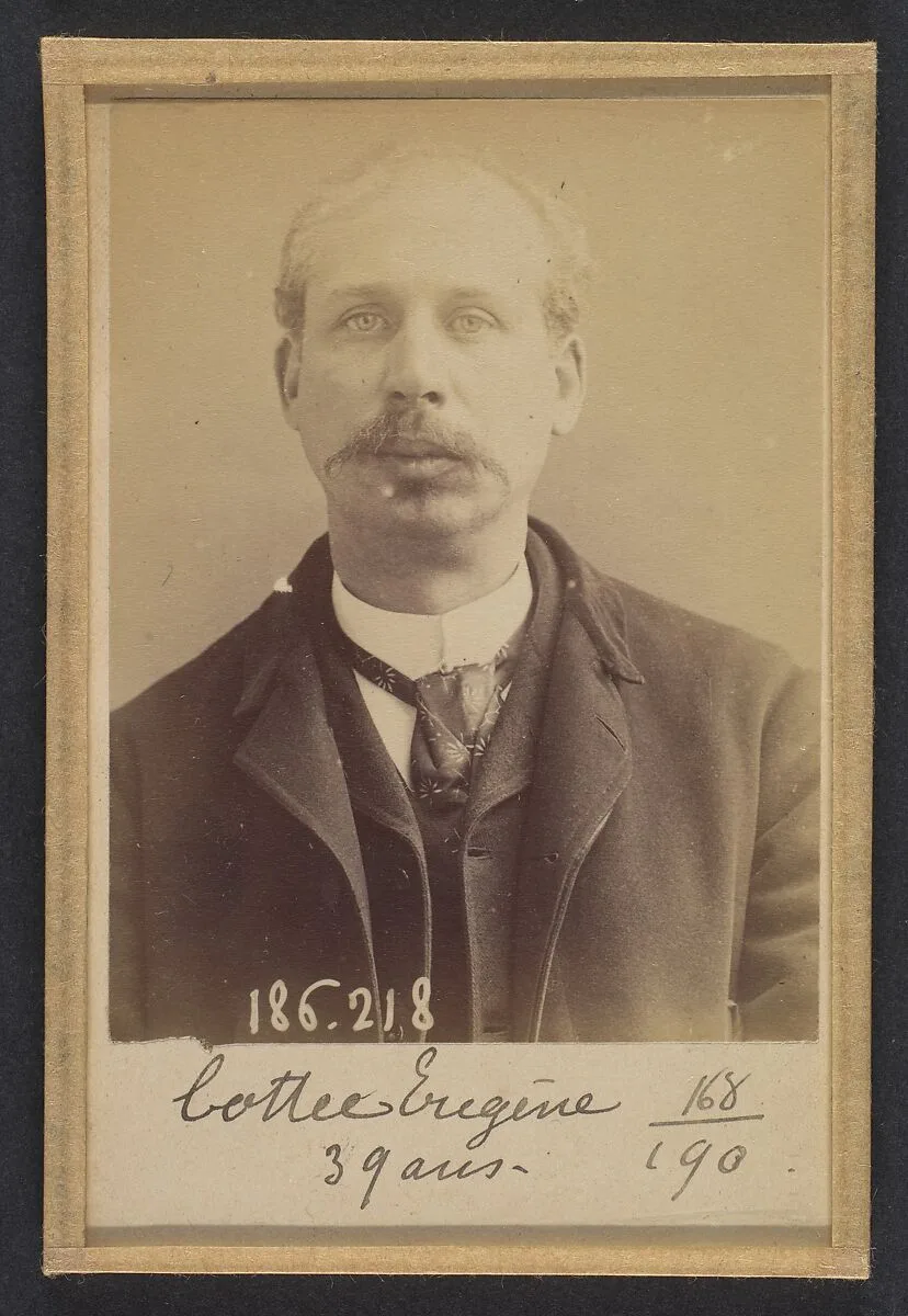 Cottée. Edouard, Eugène. 37 ans, né à Paris XVle. Artiste-peintre. Vol par complicité. 6/2/92. — Alphonse Bertillon
