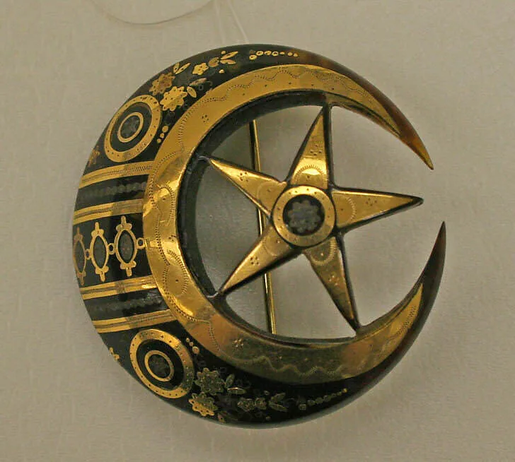 Brooch — Unknown
