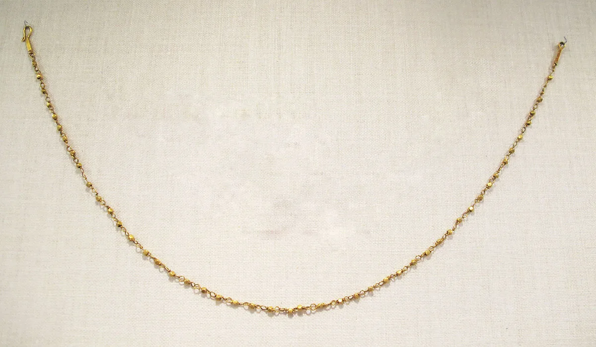 Gold necklace — Unknown