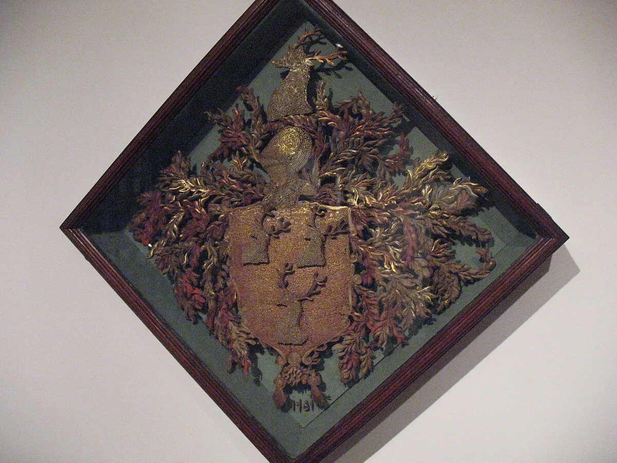 Quillwork hatchment of Dering coat of arms — Mary Dering|Elizabeth Dering