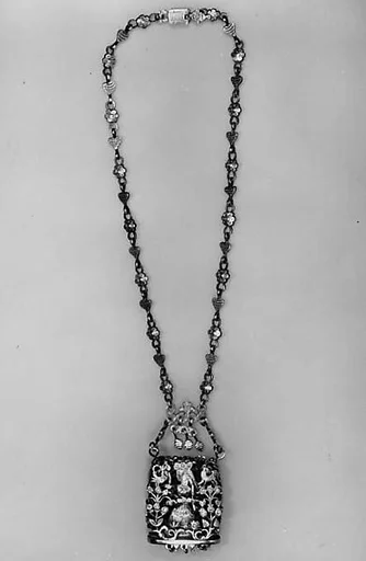 Pendant with chain