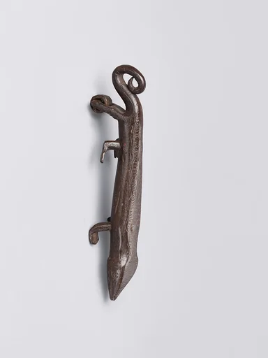 Door knocker in the shape of a salamander