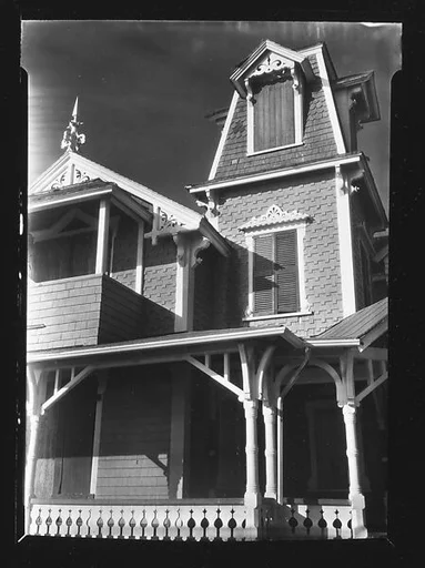 [Folk Victorian House]