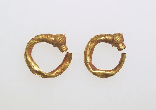 Earring, trumpet-shaped
