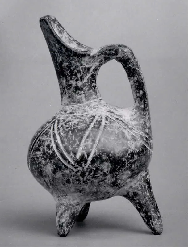 Spouted tripod vessel with incised linear patterns — Unknown