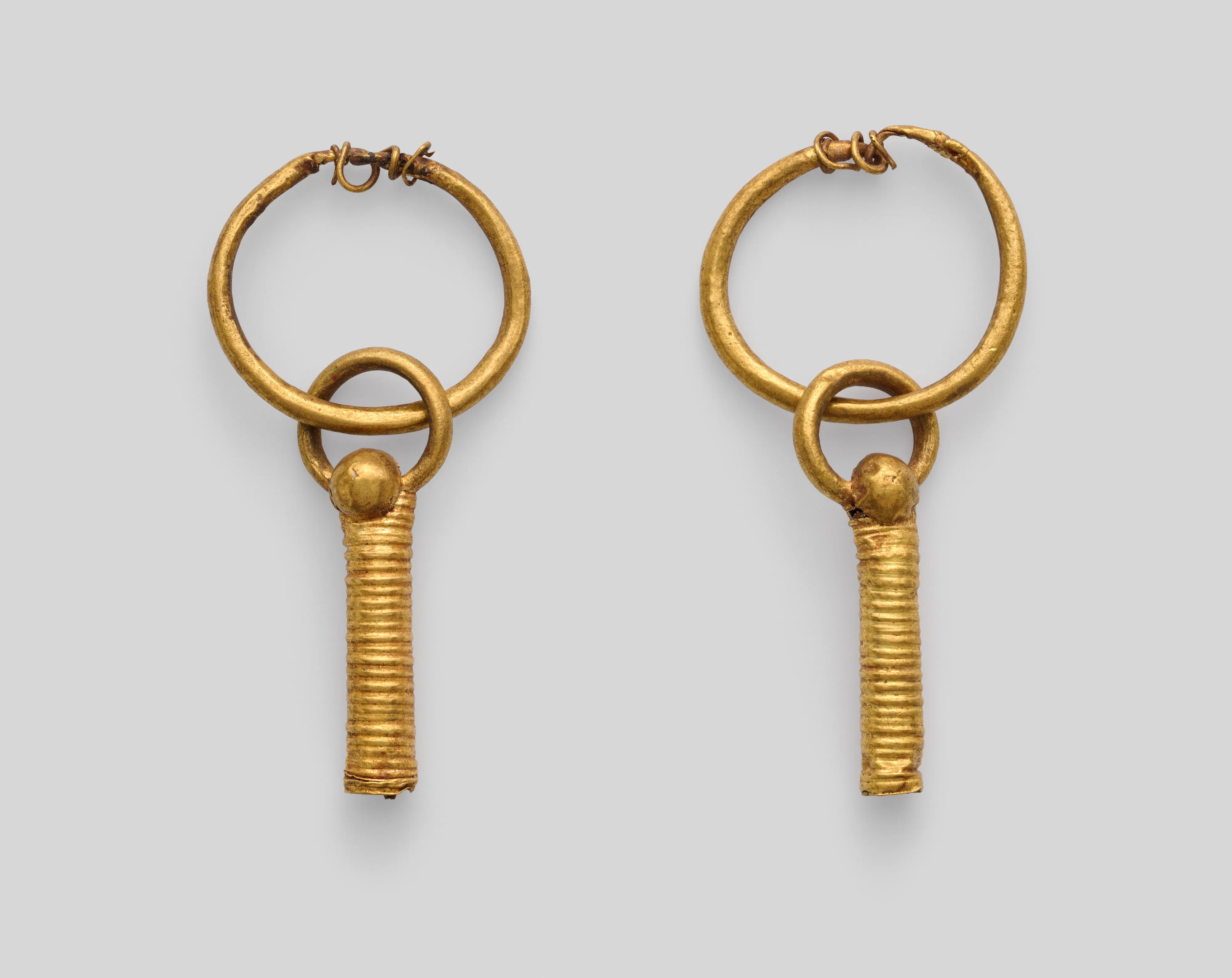 Hoop earrings with coiled wire pendant — Unknown