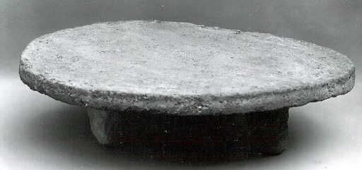 Ceramic bread stand