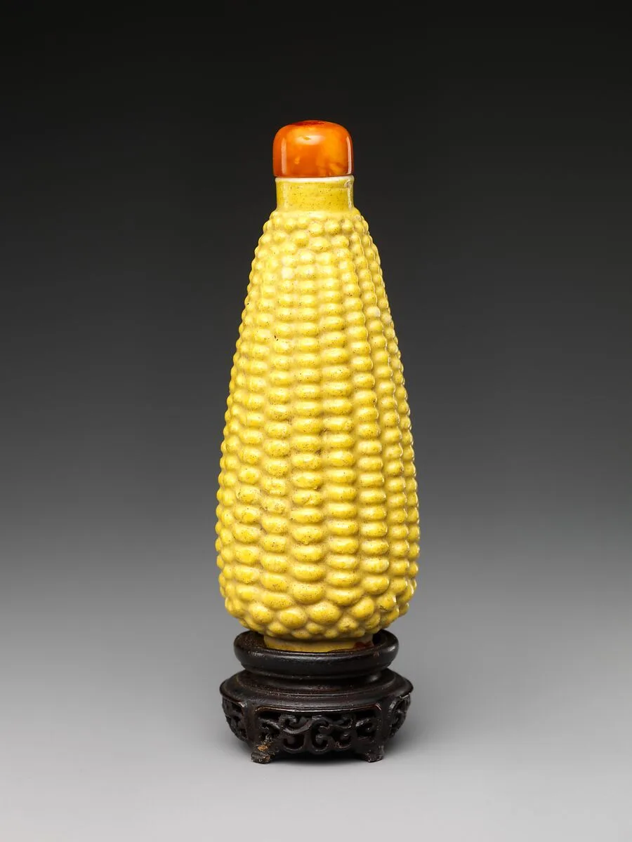 清中期 景德鎮窯像生瓷玉米形鼻煙壺|Snuff bottle in the shape of an ear of corn — Unknown