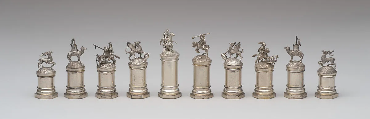 Chessmen (32) and box — Unknown