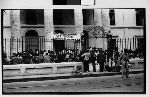[Crowd Receiving Food Rations, Havana]