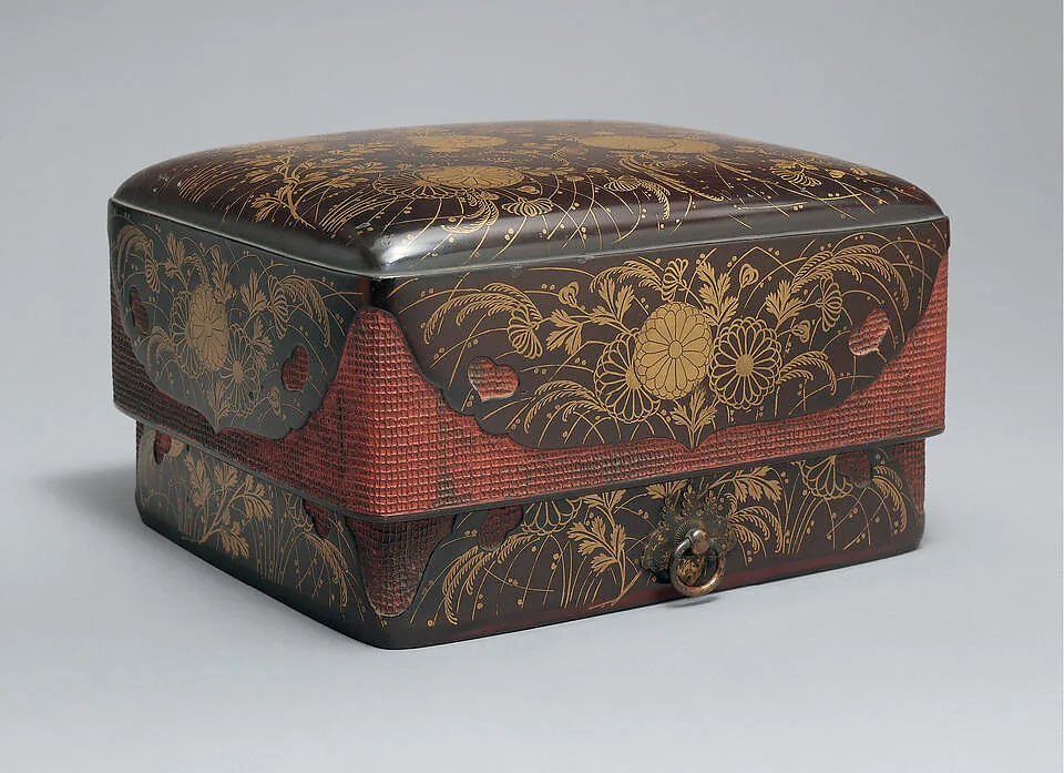 菊秋草蒔絵角赤手箱|Box for Accessories (Sumiaka-tebako) with Chrysanthemums and Autumn Grasses — Unknown